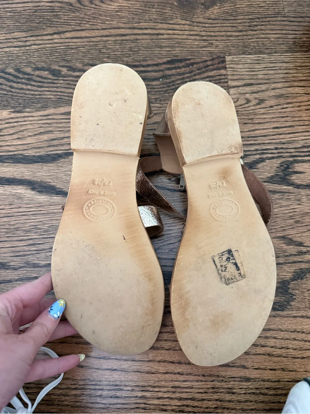 l*space Gold Metallic Leather T-Strap Sandals